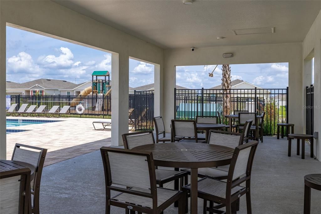 出租: $2,180 (4 贝兹, 3 浴室, 2210 平方英尺)