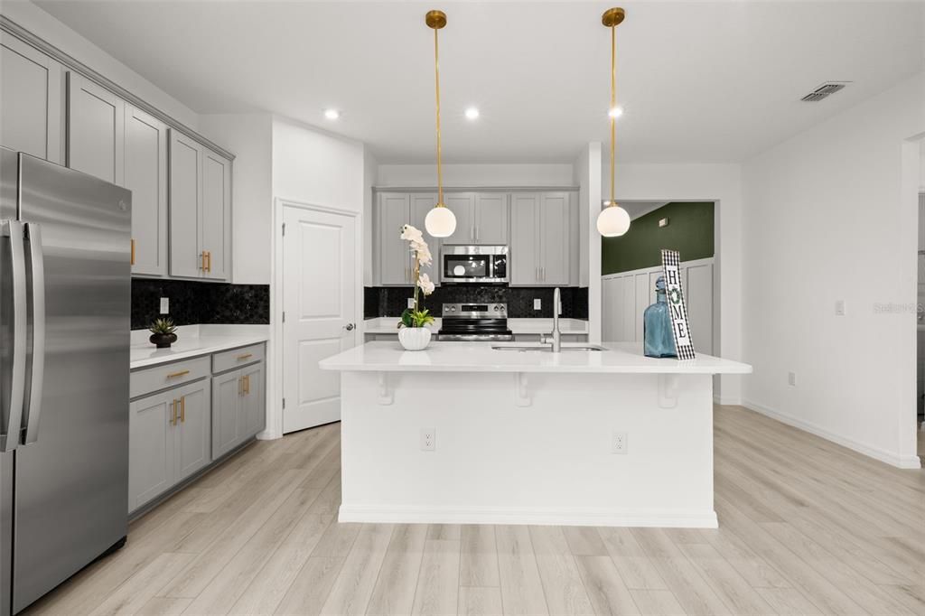 出租: $2,180 (4 贝兹, 3 浴室, 2210 平方英尺)