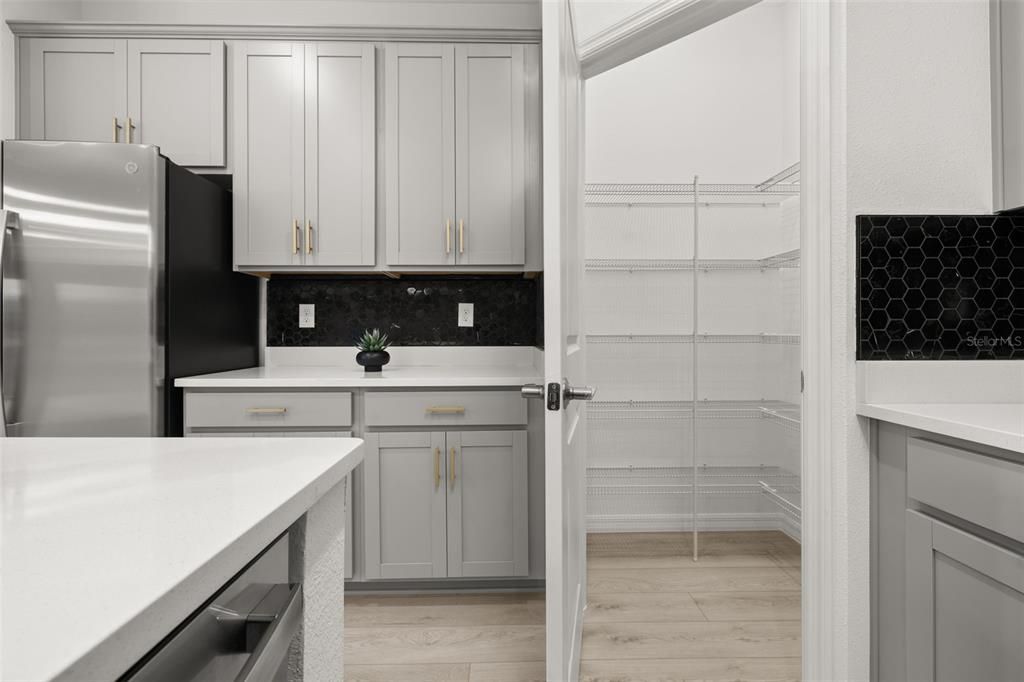 出租: $2,180 (4 贝兹, 3 浴室, 2210 平方英尺)