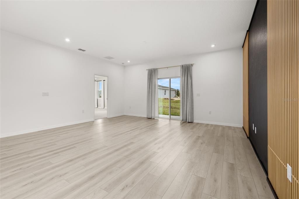 出租: $2,180 (4 贝兹, 3 浴室, 2210 平方英尺)