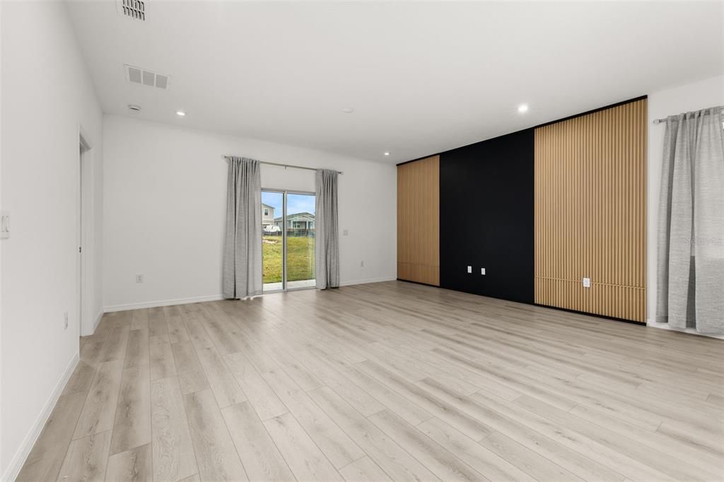 出租: $2,180 (4 贝兹, 3 浴室, 2210 平方英尺)