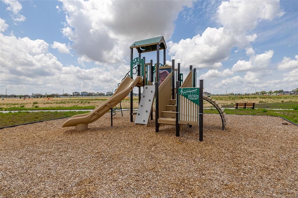 出租: $2,180 (4 贝兹, 3 浴室, 2210 平方英尺)