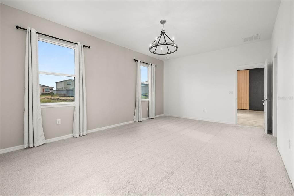 出租: $2,180 (4 贝兹, 3 浴室, 2210 平方英尺)