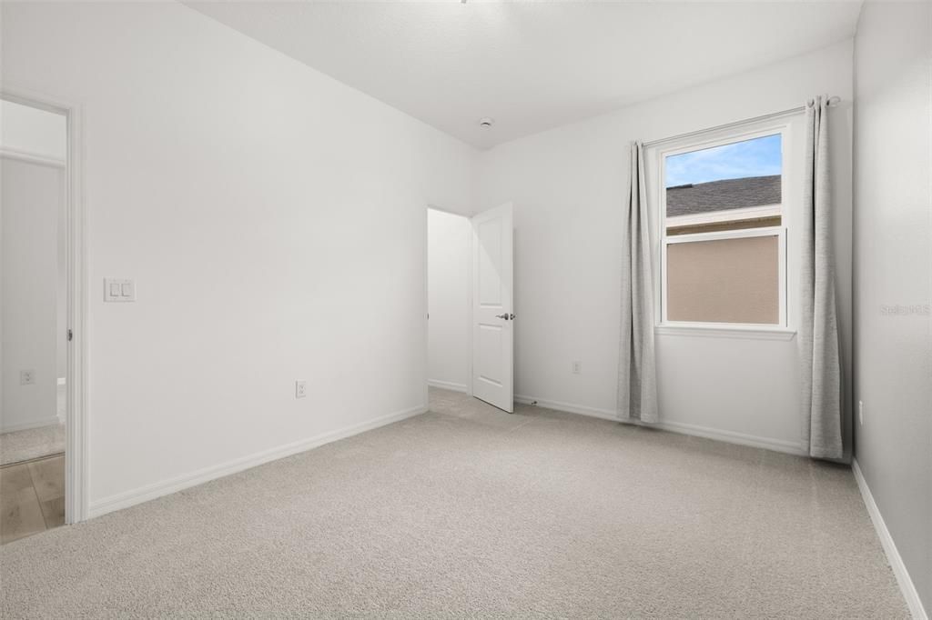 出租: $2,180 (4 贝兹, 3 浴室, 2210 平方英尺)