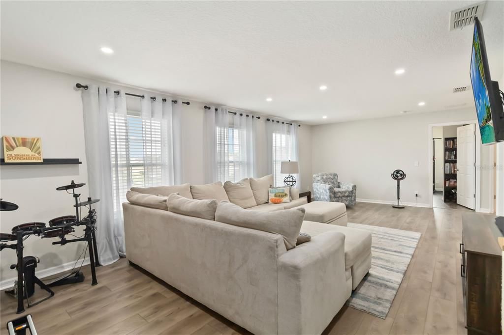 En Venta: $529,000 (5 camas, 3 baños, 3316 Pies cuadrados)