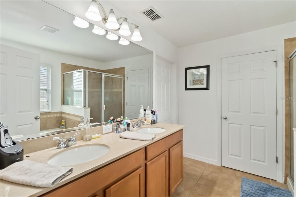 En Venta: $529,000 (5 camas, 3 baños, 3316 Pies cuadrados)