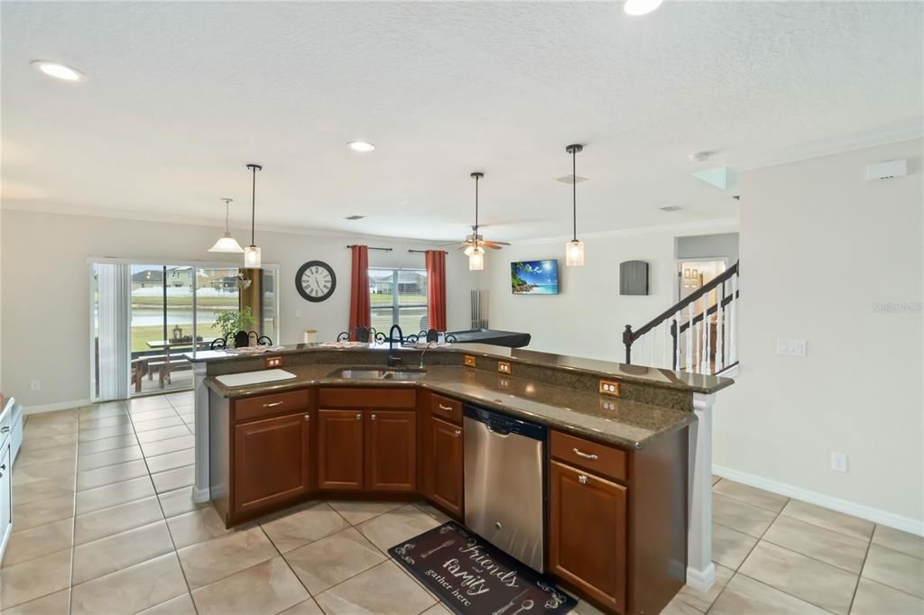 En Venta: $529,000 (5 camas, 3 baños, 3316 Pies cuadrados)