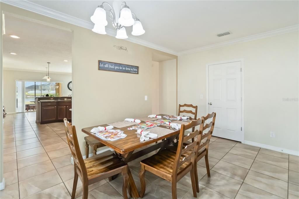 En Venta: $529,000 (5 camas, 3 baños, 3316 Pies cuadrados)