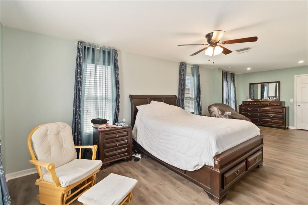 En Venta: $529,000 (5 camas, 3 baños, 3316 Pies cuadrados)