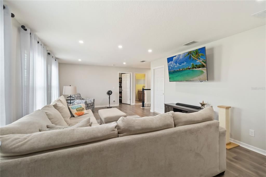 En Venta: $529,000 (5 camas, 3 baños, 3316 Pies cuadrados)