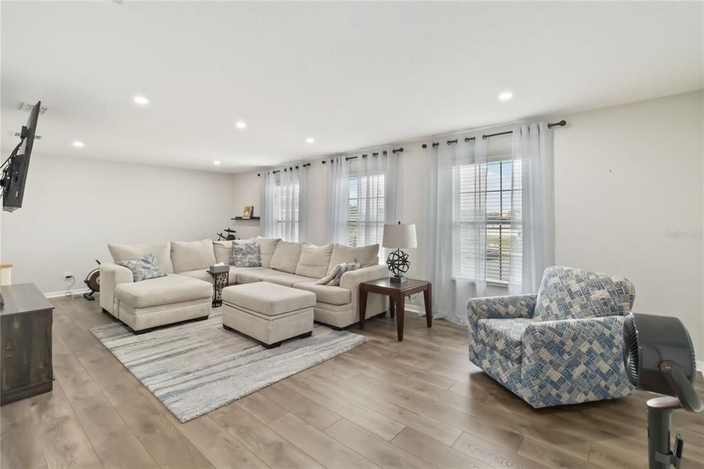 En Venta: $529,000 (5 camas, 3 baños, 3316 Pies cuadrados)