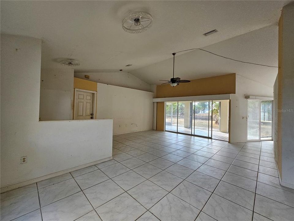 For Sale: $158,000 (3 beds, 2 baths, 1579 Square Feet)