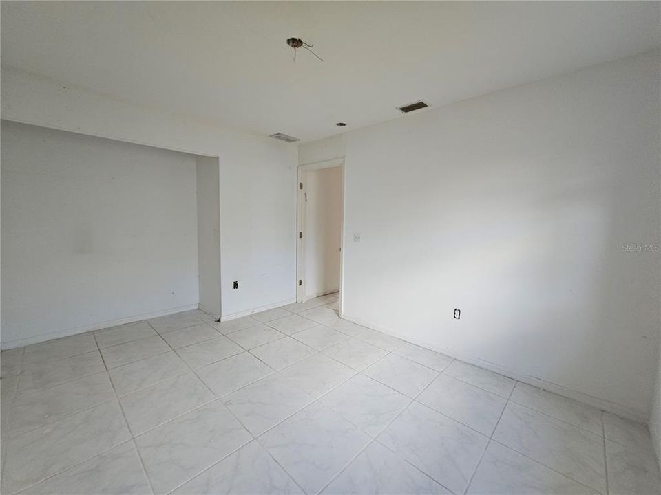 For Sale: $158,000 (3 beds, 2 baths, 1579 Square Feet)