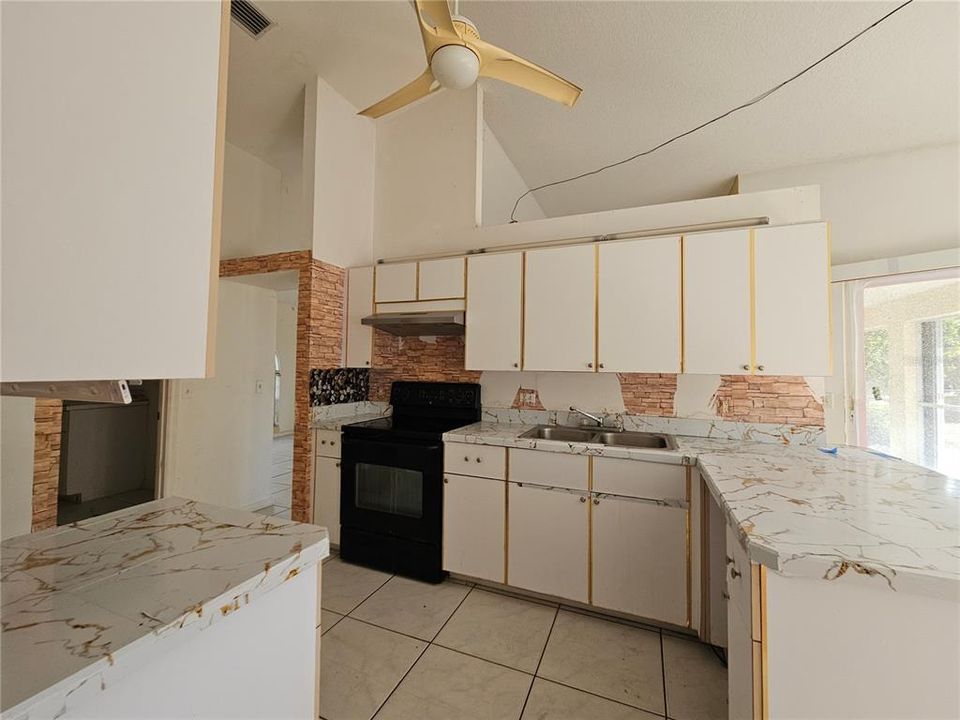 For Sale: $158,000 (3 beds, 2 baths, 1579 Square Feet)