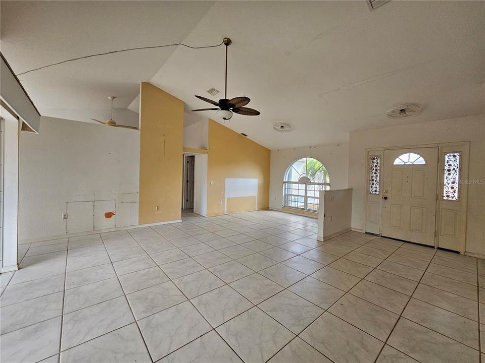 For Sale: $158,000 (3 beds, 2 baths, 1579 Square Feet)