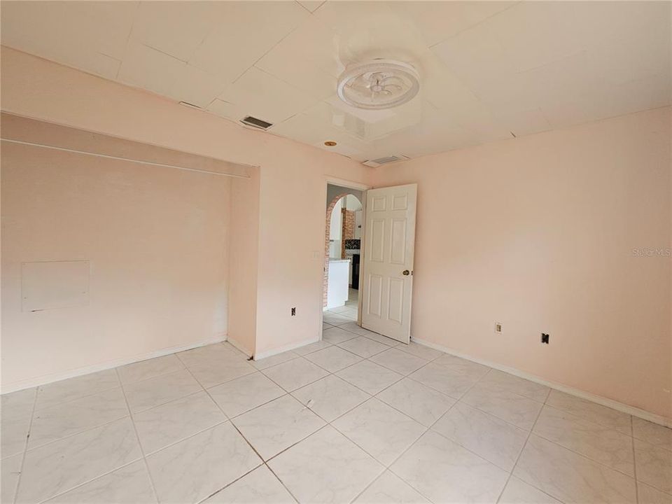 For Sale: $158,000 (3 beds, 2 baths, 1579 Square Feet)