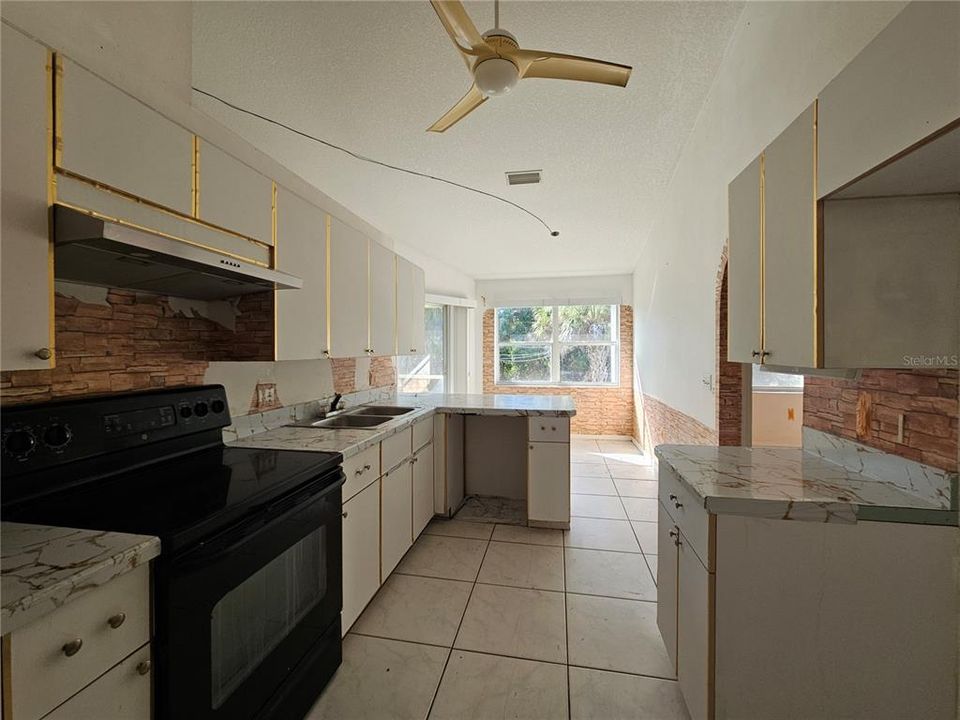 For Sale: $158,000 (3 beds, 2 baths, 1579 Square Feet)
