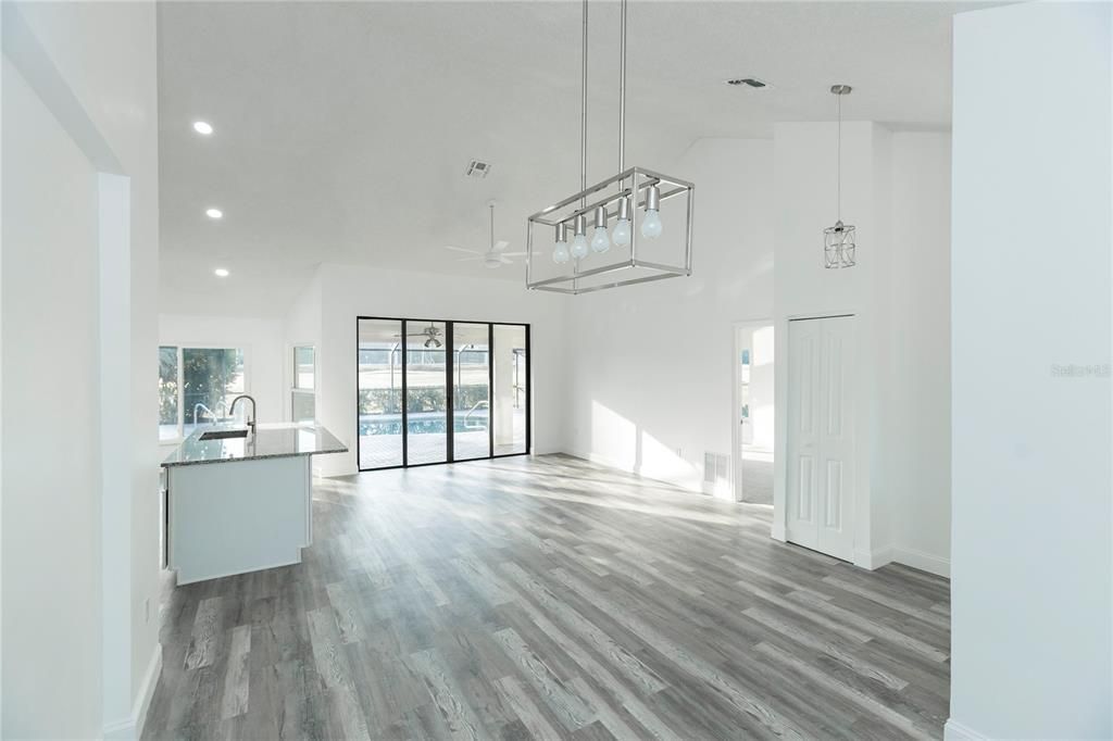 На продажу: $425,000 (3 спален, 3 ванн, 1510 Квадратных фут)