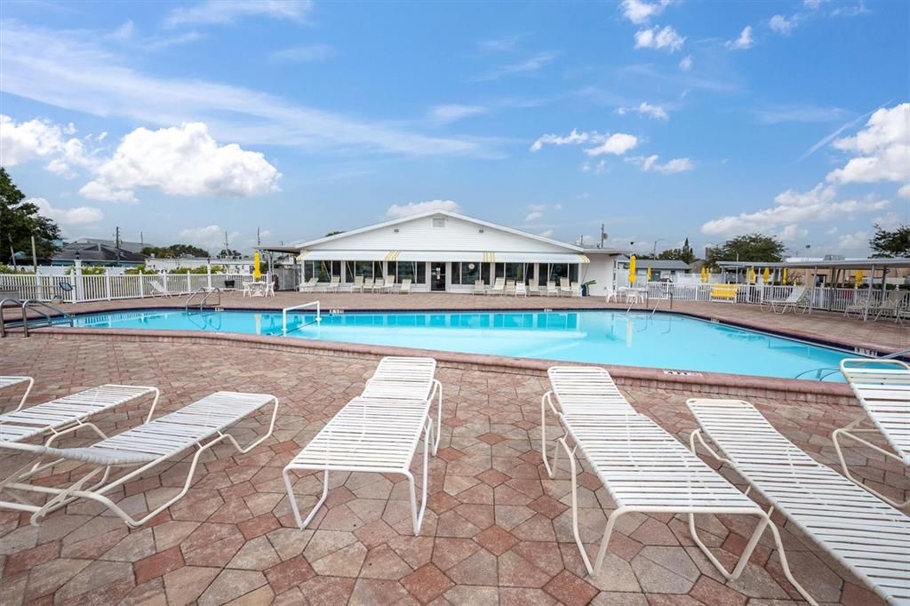 合同活跃: $59,900 (1 贝兹, 1 浴室, 680 平方英尺)