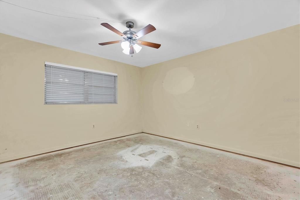 合同活跃: $59,900 (1 贝兹, 1 浴室, 680 平方英尺)