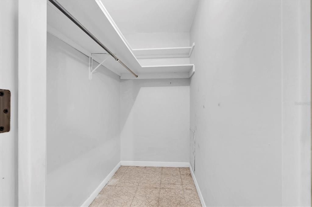 合同活跃: $59,900 (1 贝兹, 1 浴室, 680 平方英尺)