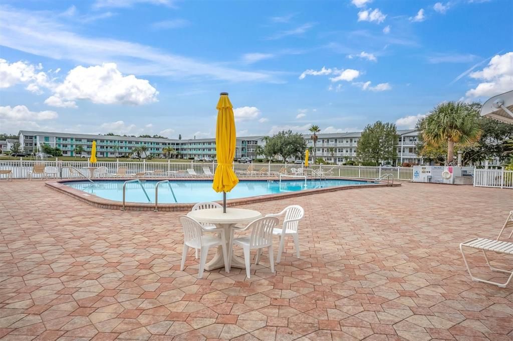 合同活跃: $59,900 (1 贝兹, 1 浴室, 680 平方英尺)