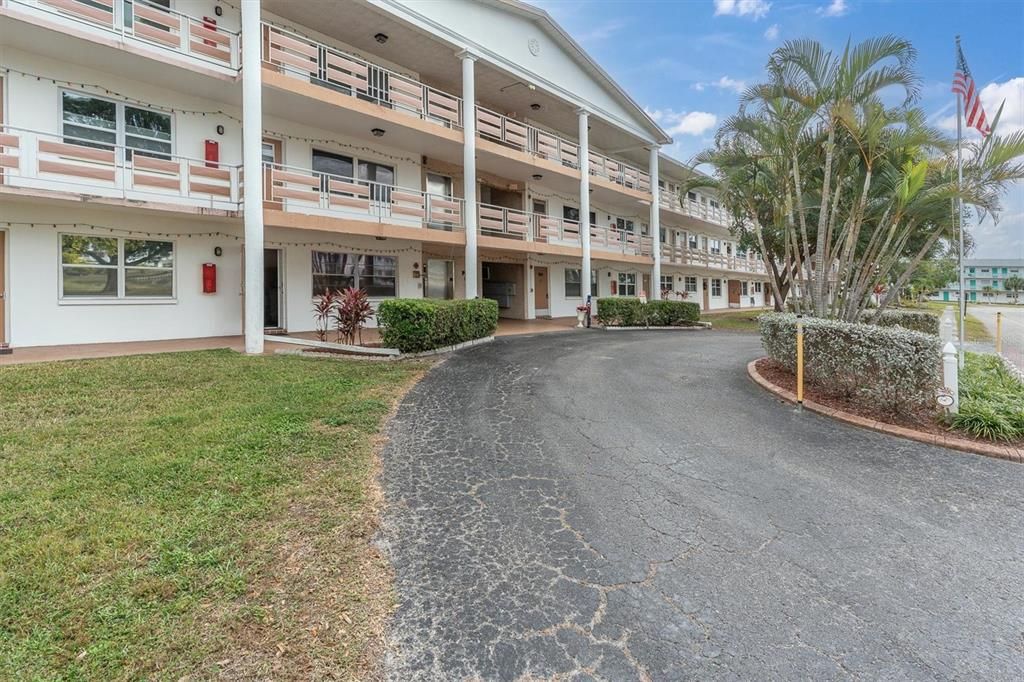 合同活跃: $59,900 (1 贝兹, 1 浴室, 680 平方英尺)