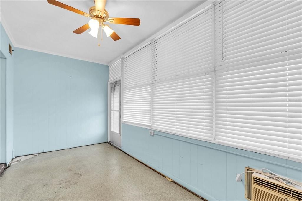 合同活跃: $59,900 (1 贝兹, 1 浴室, 680 平方英尺)