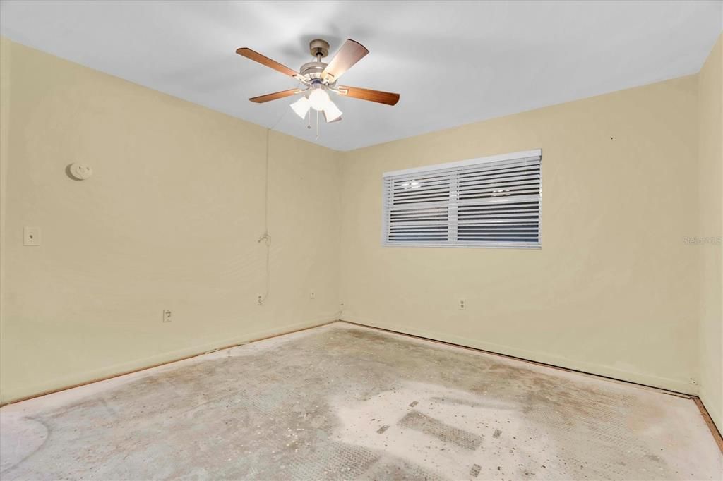 合同活跃: $59,900 (1 贝兹, 1 浴室, 680 平方英尺)