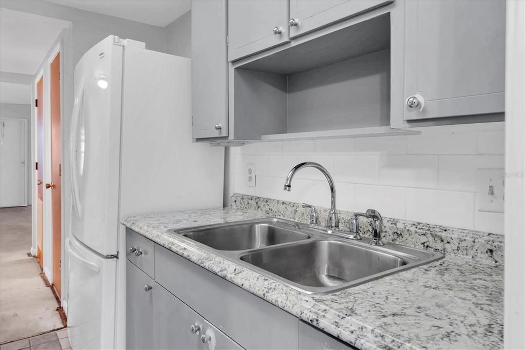 合同活跃: $59,900 (1 贝兹, 1 浴室, 680 平方英尺)