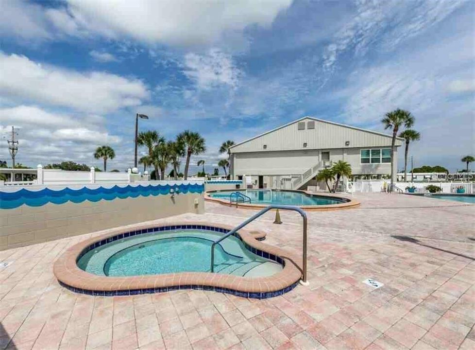 На продажу: $9,800 (0.09 acres)