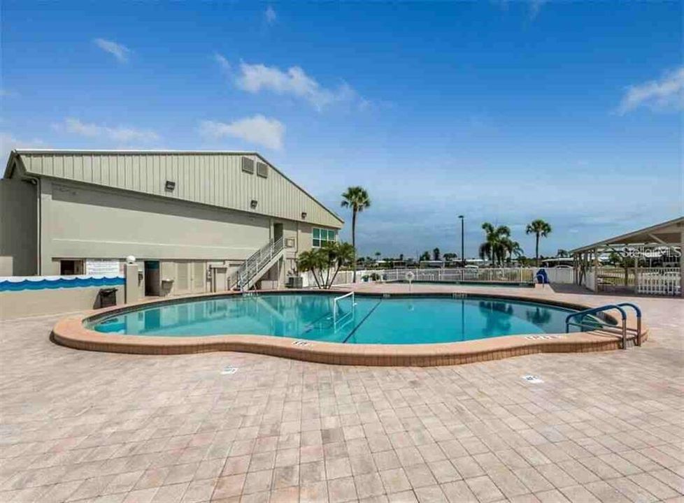 На продажу: $9,800 (0.09 acres)