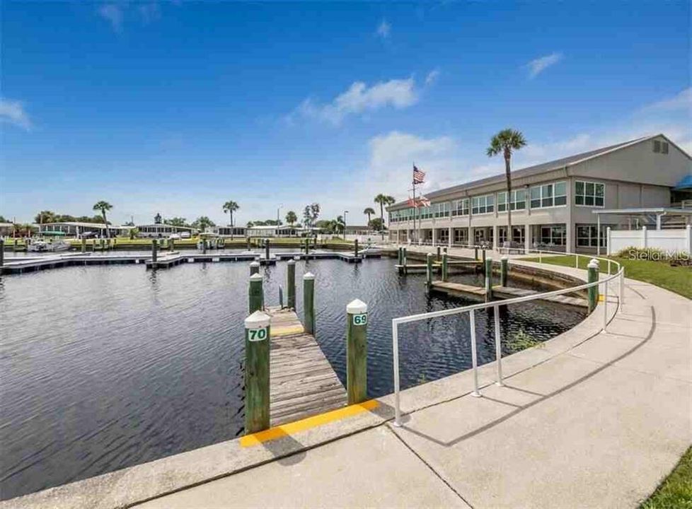 На продажу: $9,800 (0.09 acres)