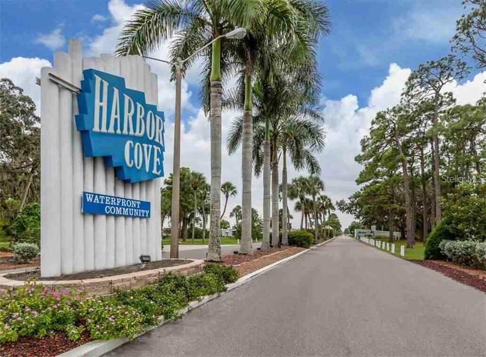 На продажу: $9,800 (0.09 acres)