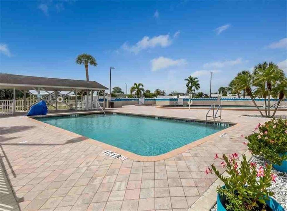 На продажу: $9,800 (0.09 acres)