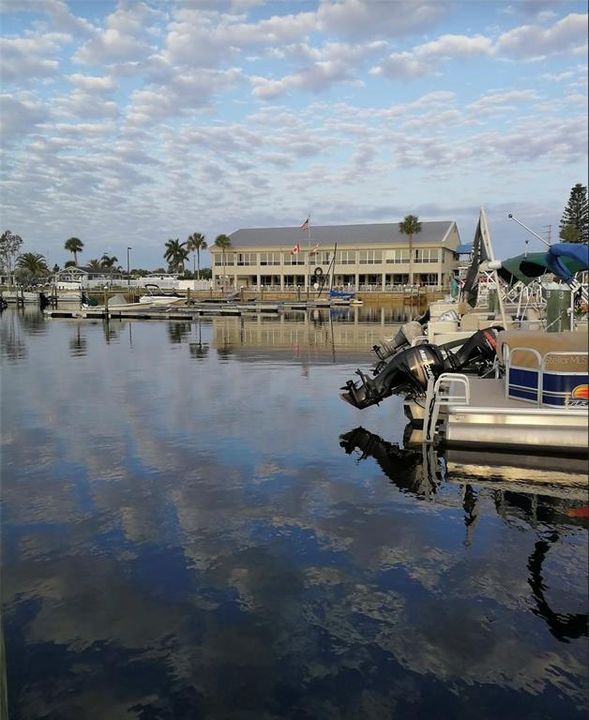 На продажу: $9,800 (0.09 acres)