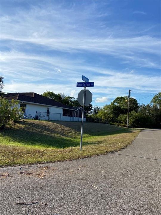 На продажу: $21,900 (0.28 acres)