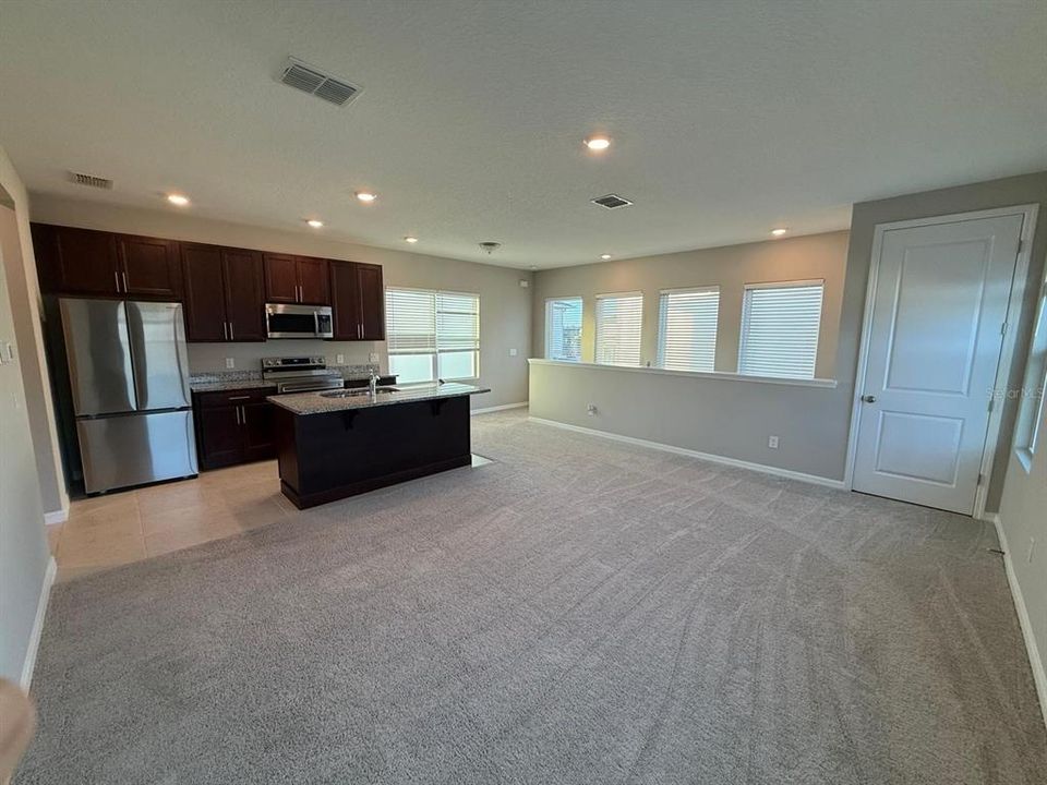 出租: $1,695 (1 贝兹, 1 浴室, 800 平方英尺)