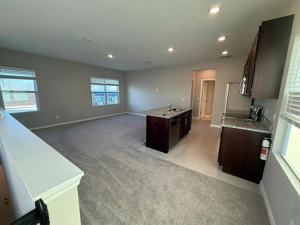 出租: $1,695 (1 贝兹, 1 浴室, 800 平方英尺)