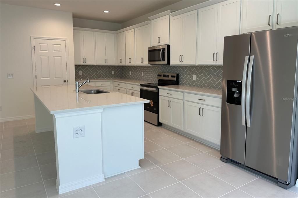 For Sale: $527,499 (3 beds, 3 baths, 2281 Square Feet)