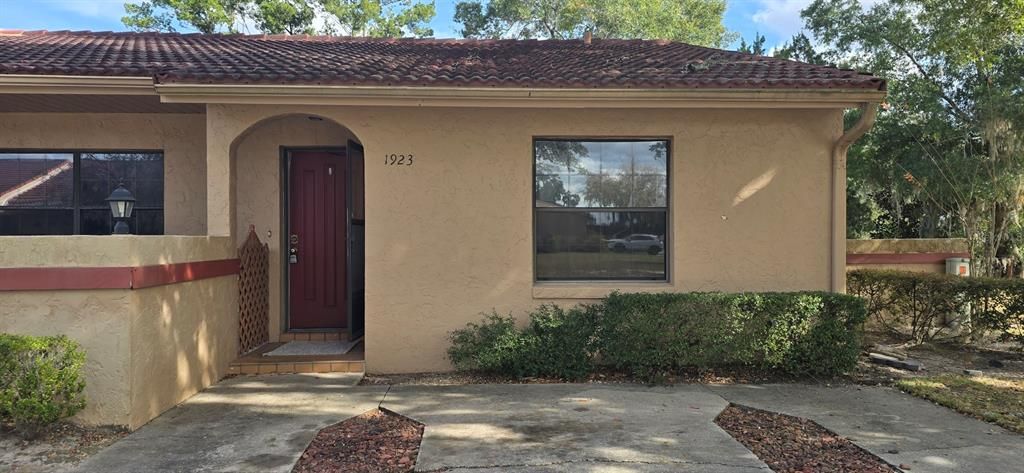 В аренду: $1,300 (2 спален, 2 ванн, 1116 Квадратных фут)