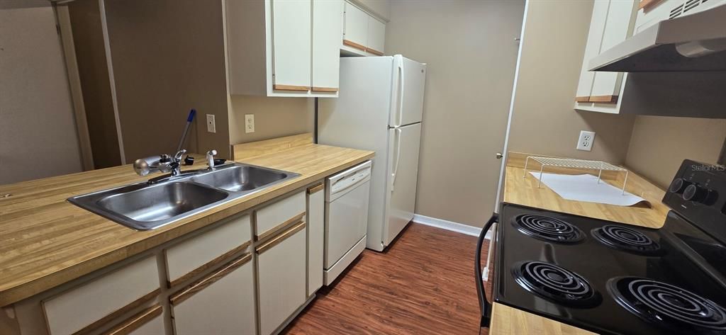 В аренду: $1,300 (2 спален, 2 ванн, 1116 Квадратных фут)