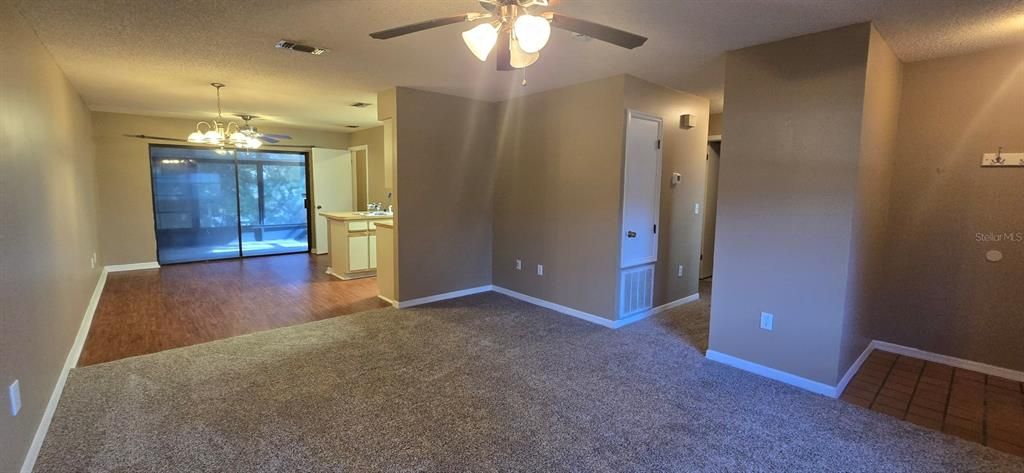 В аренду: $1,300 (2 спален, 2 ванн, 1116 Квадратных фут)