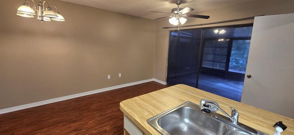 В аренду: $1,300 (2 спален, 2 ванн, 1116 Квадратных фут)