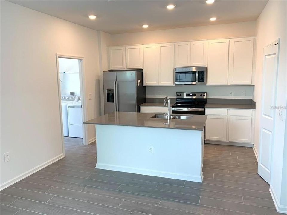 В аренду: $2,850 (3 спален, 2 ванн, 1755 Квадратных фут)