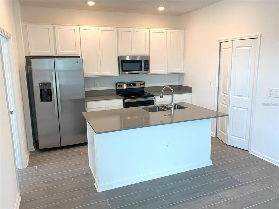 В аренду: $2,850 (3 спален, 2 ванн, 1755 Квадратных фут)