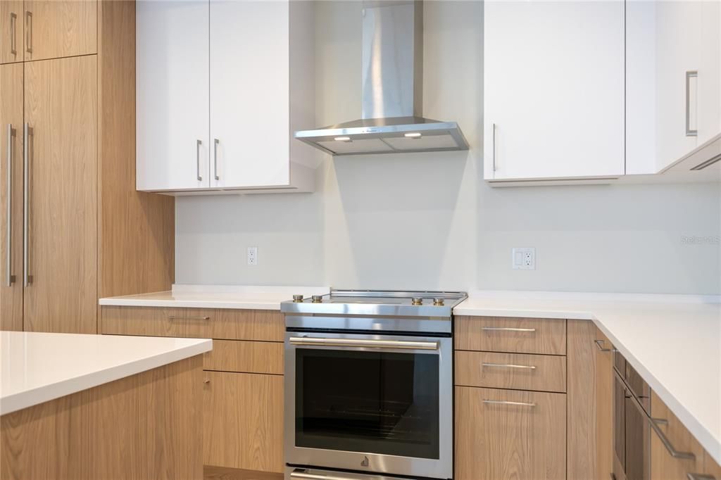 На продажу: $1,275,000 (2 спален, 2 ванн, 1339 Квадратных фут)