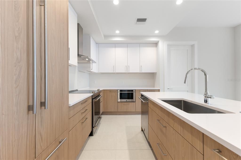 На продажу: $1,275,000 (2 спален, 2 ванн, 1339 Квадратных фут)