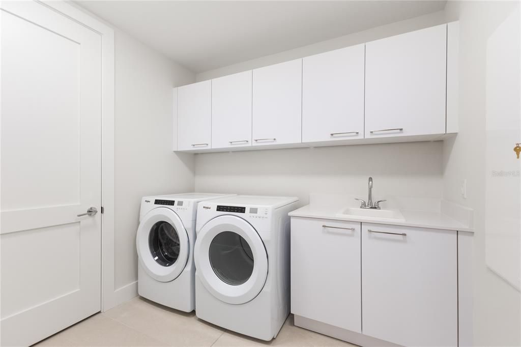 На продажу: $1,275,000 (2 спален, 2 ванн, 1339 Квадратных фут)