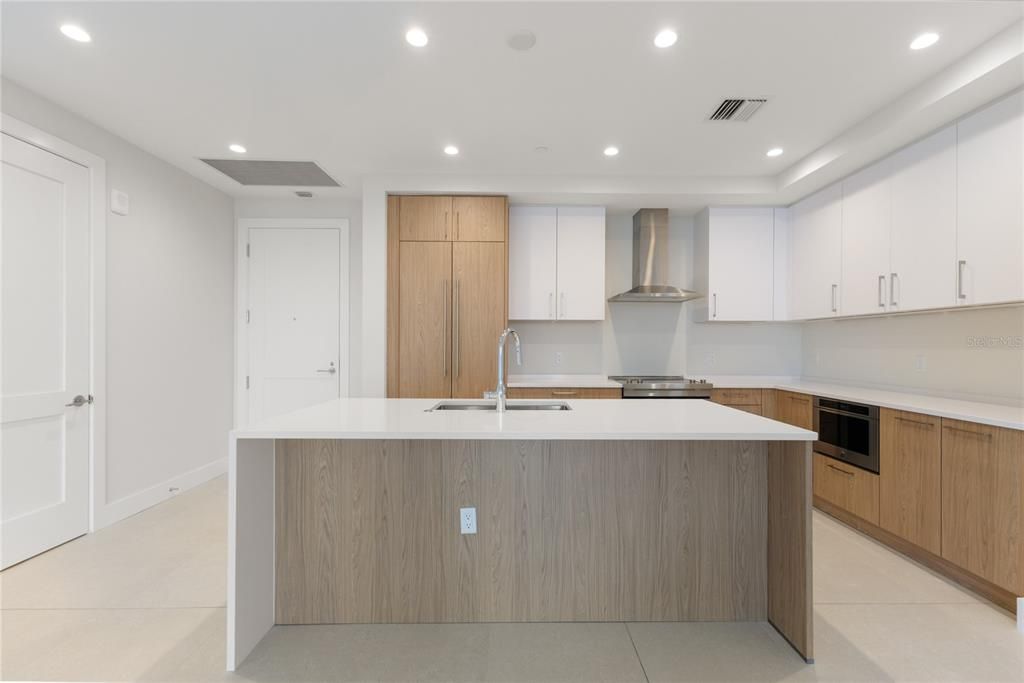 На продажу: $1,275,000 (2 спален, 2 ванн, 1339 Квадратных фут)